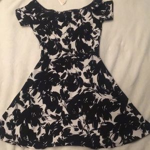 Aqua black and white floral flirty dress NWT Small
